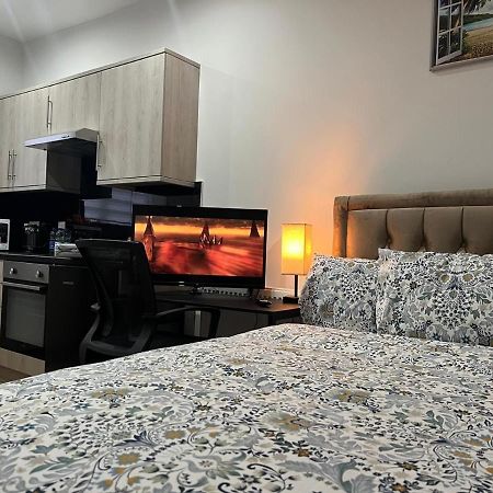 Mia Residence - Entire Studio Apartment - City View - London - Next To Ealing Broadway Station المظهر الخارجي الصورة