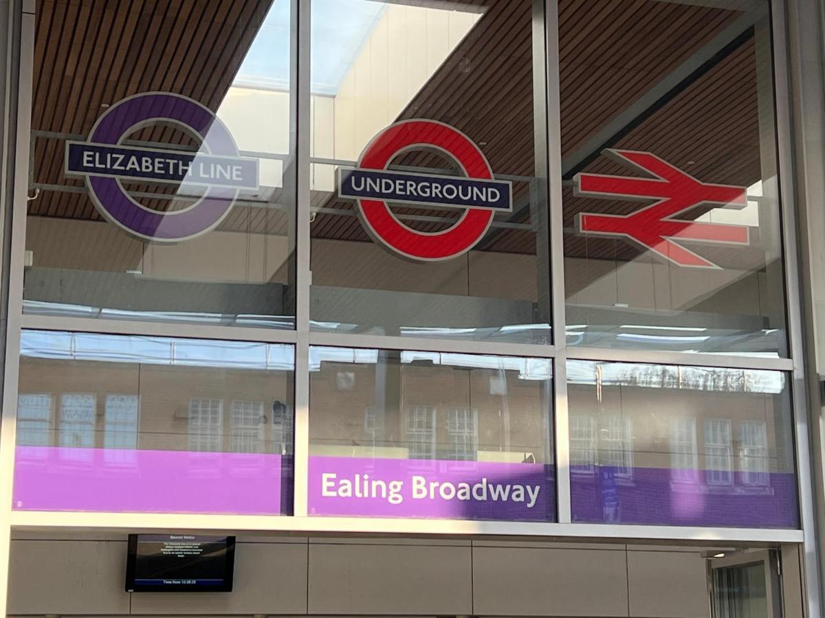Mia Residence - Entire Studio Apartment - City View - London - Next To Ealing Broadway Station المظهر الخارجي الصورة