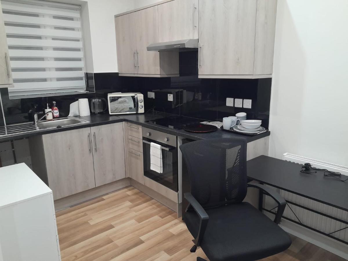 Mia Residence - Entire Studio Apartment - City View - London - Next To Ealing Broadway Station المظهر الخارجي الصورة