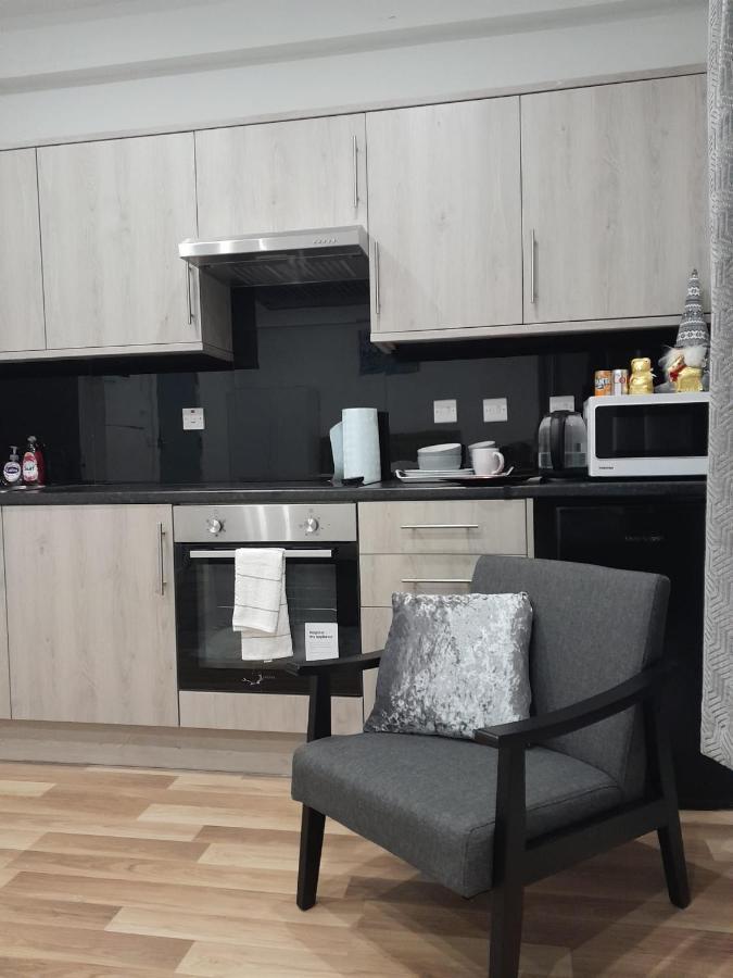 Mia Residence - Entire Studio Apartment - City View - London - Next To Ealing Broadway Station المظهر الخارجي الصورة