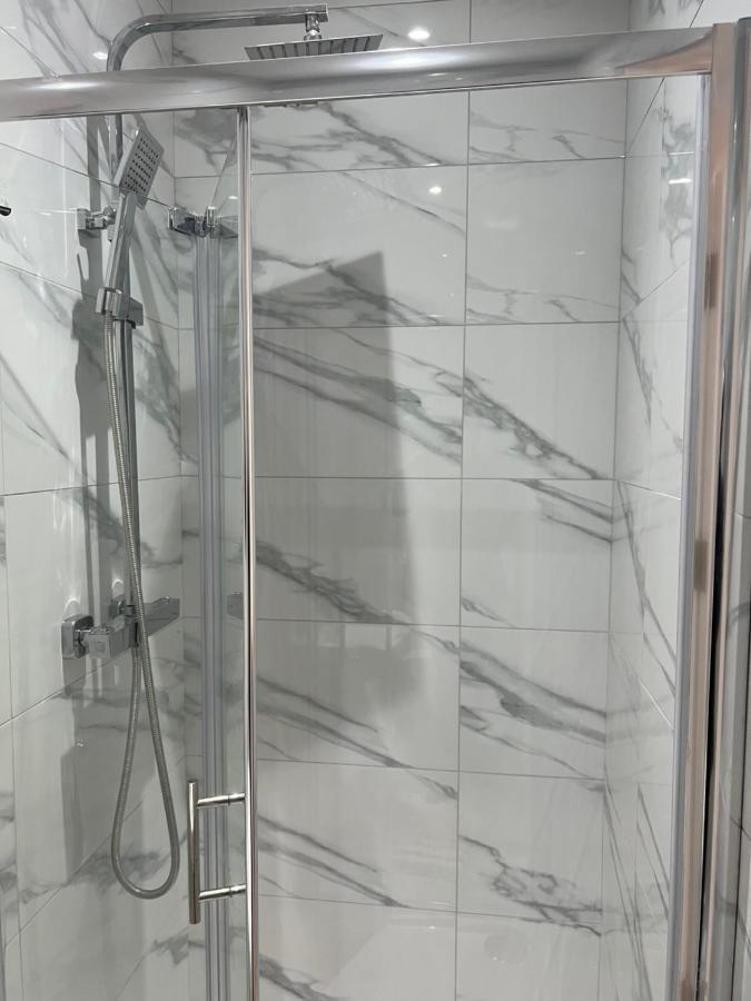 Mia Residence - Entire Studio Apartment - City View - London - Next To Ealing Broadway Station المظهر الخارجي الصورة