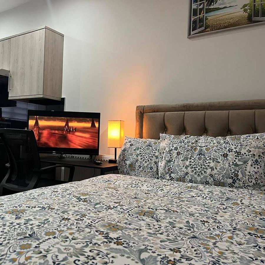 Mia Residence - Entire Studio Apartment - City View - London - Next To Ealing Broadway Station المظهر الخارجي الصورة