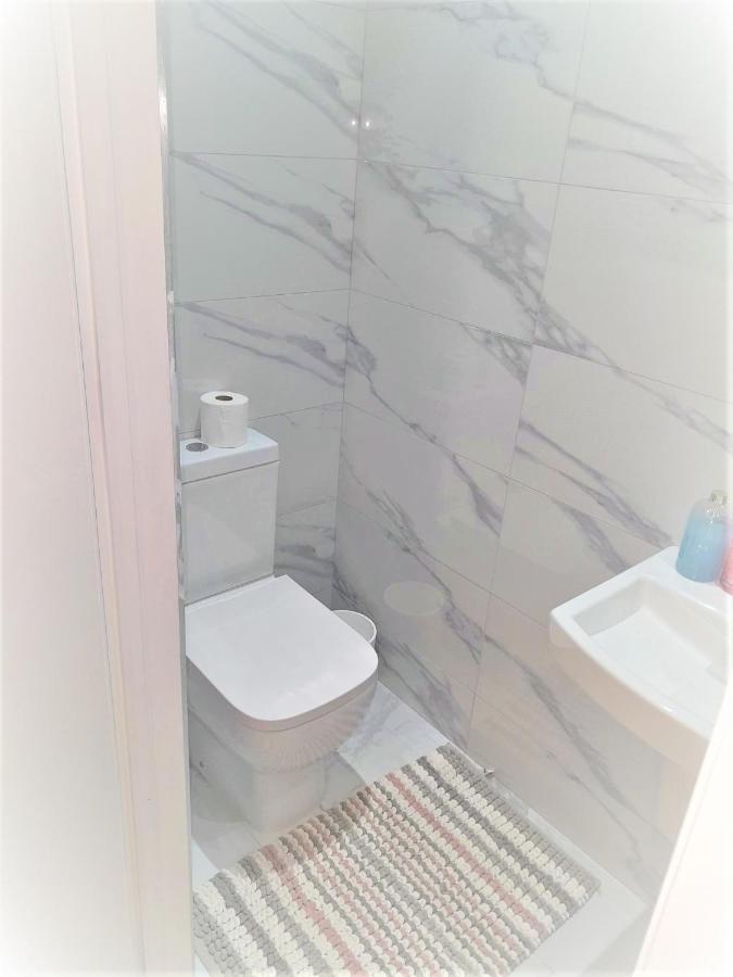 Mia Residence - Entire Studio Apartment - City View - London - Next To Ealing Broadway Station المظهر الخارجي الصورة