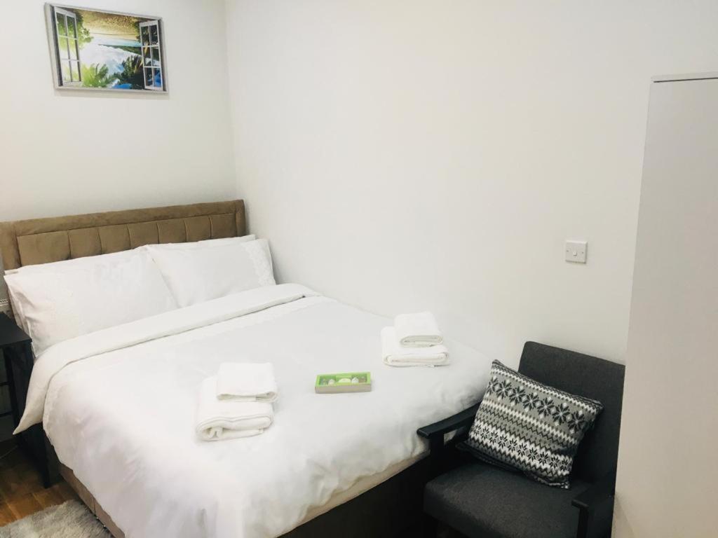 Mia Residence - Entire Studio Apartment - City View - London - Next To Ealing Broadway Station المظهر الخارجي الصورة